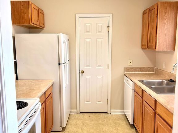 3rd image of 412 Lawnwood Ct