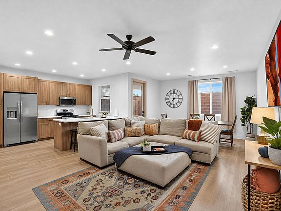 2nd image of 960 Heritage Dr #52