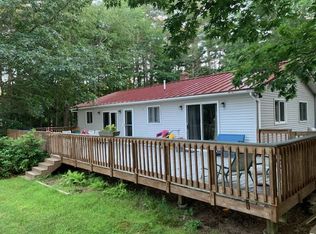 8 Iroquois Ave, Hubbardston, MA 01452