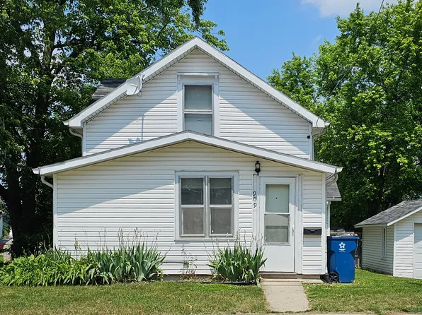 909 W 6th St, Dixon, IL 61021