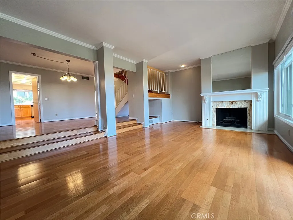 3 bed, 2.5 bath, 1913 sqft, $4,875 — Photo 2