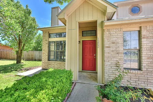 1202 Southwalk St Photo 1