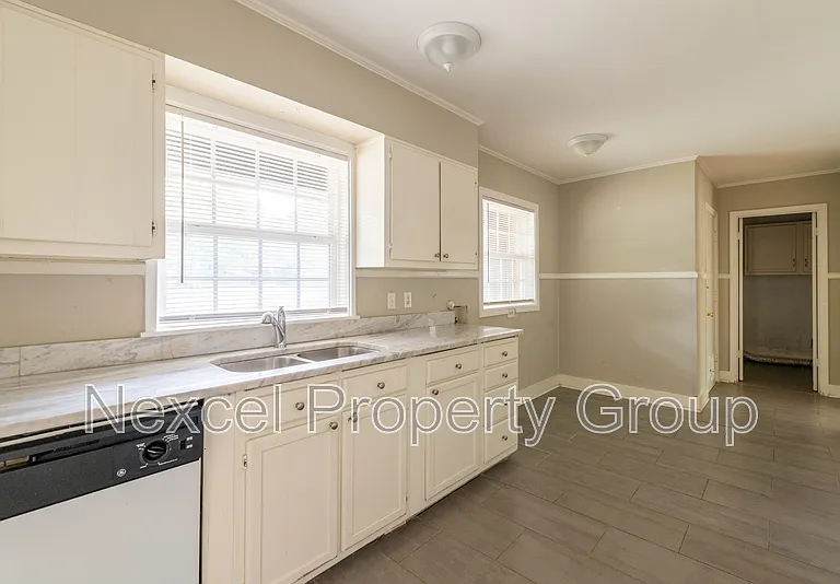376 N Graham St — Photo 7