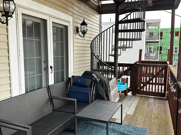 682 E 8th St #1 — Photo 22