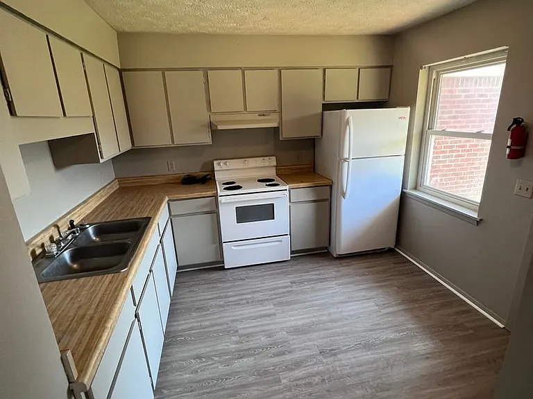 501 N Church St #11 — Photo 15