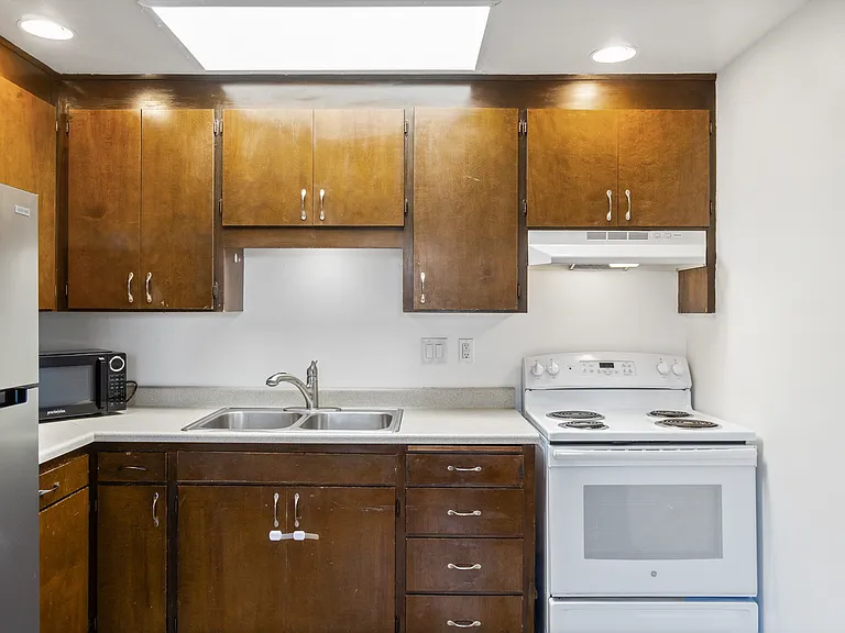 3132 Lombard Ave #6 — Photo 3