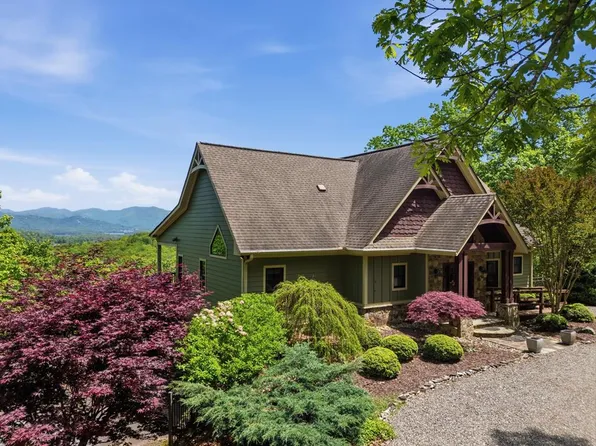 1065 Smokerise Dr, Hayesville, NC 28904