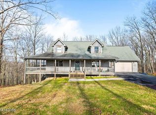 200 Brady Ln, Oneida, TN 37841