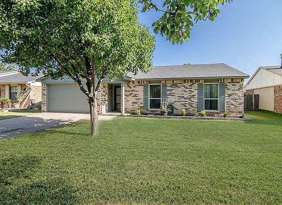 3rd image of 813 Circle Cove Dr