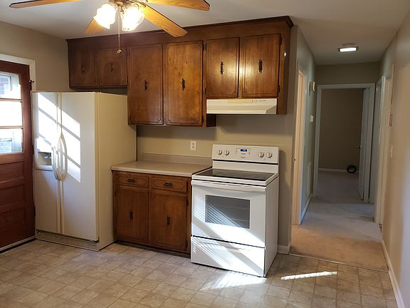 5th image of 2309 Hillmont Dr