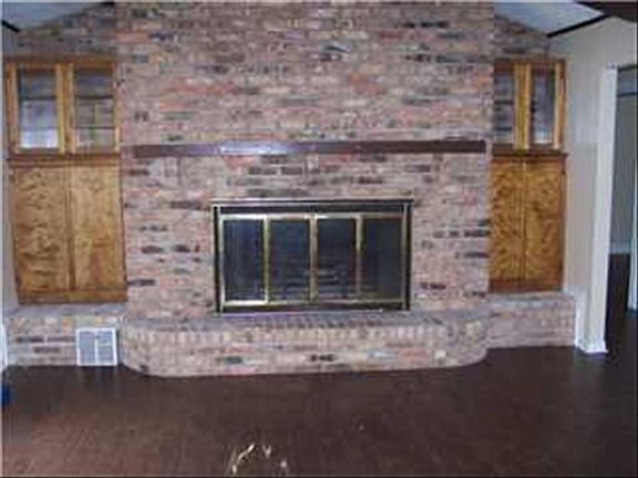 Den/Family Room w/fireplace