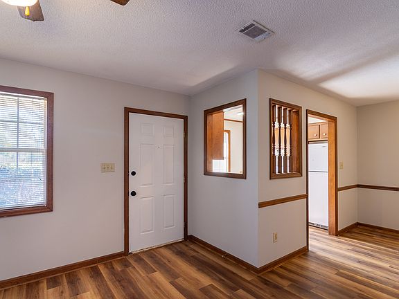 3rd image of 123B Charlotte Ave