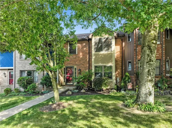 908 Canterbury Dr, Coraopolis, PA 15108