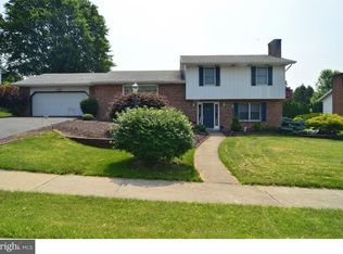 25 Thornbury Rd, Reading, PA 19606