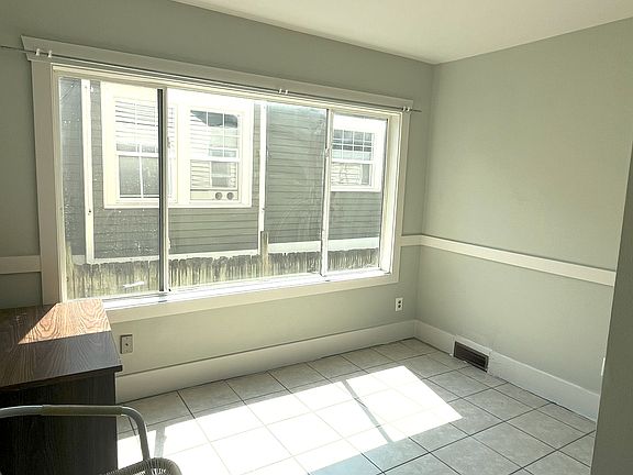 3rd image of 4719 5th Ave NE #5
