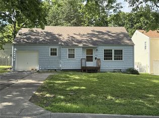 5320 W 50th Ter, Roeland Park, KS 66205