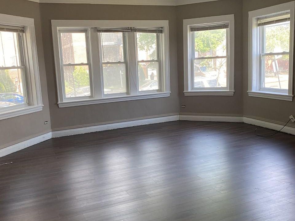 1st image of 6418 N Francisco Ave #1