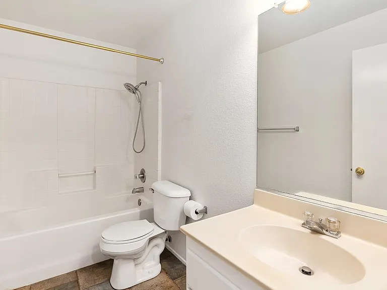 16474 Denhaven Ct — Photo 17
