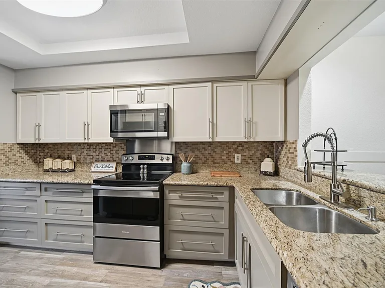 3226 Poe Dr — Photo 5