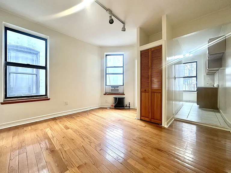 3135 Broadway #20 — Photo 1