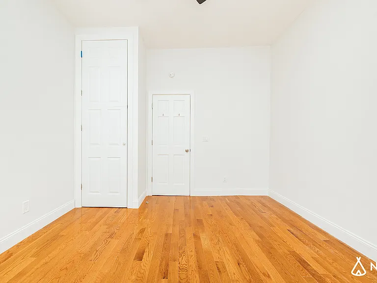 613 Onderdonk Ave #1R — Photo 8