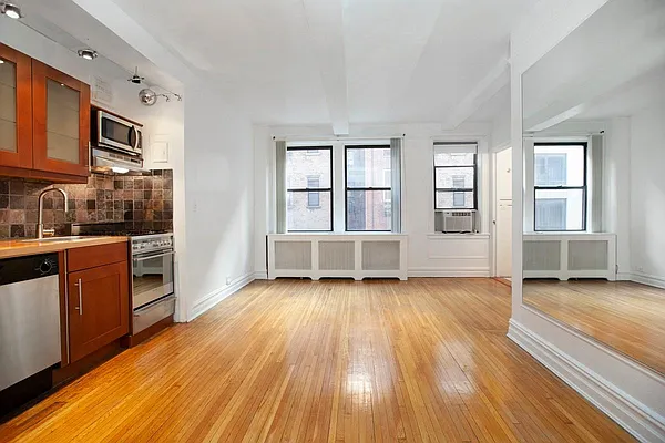 Rented by Coleman Real Estate Group | media 7