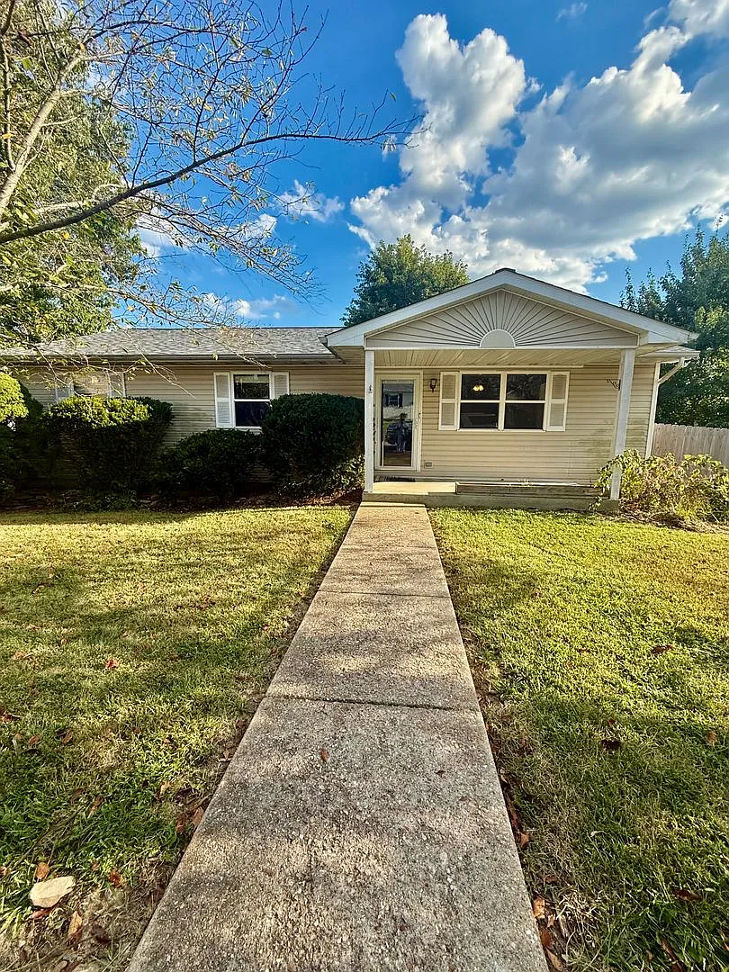 Beautiful home in the heart of Rolla — Photo 1