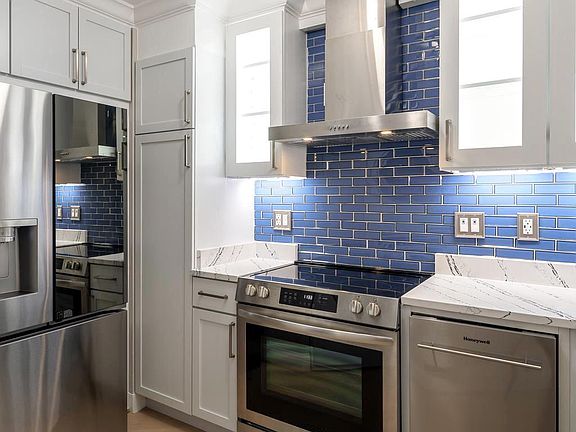 4th image of 900 Stafford St #1710