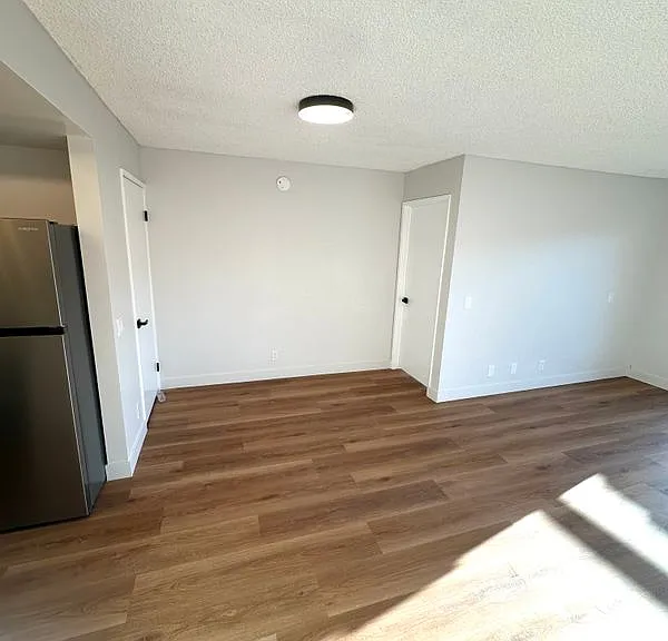 918 W College St #410 — Photo 9