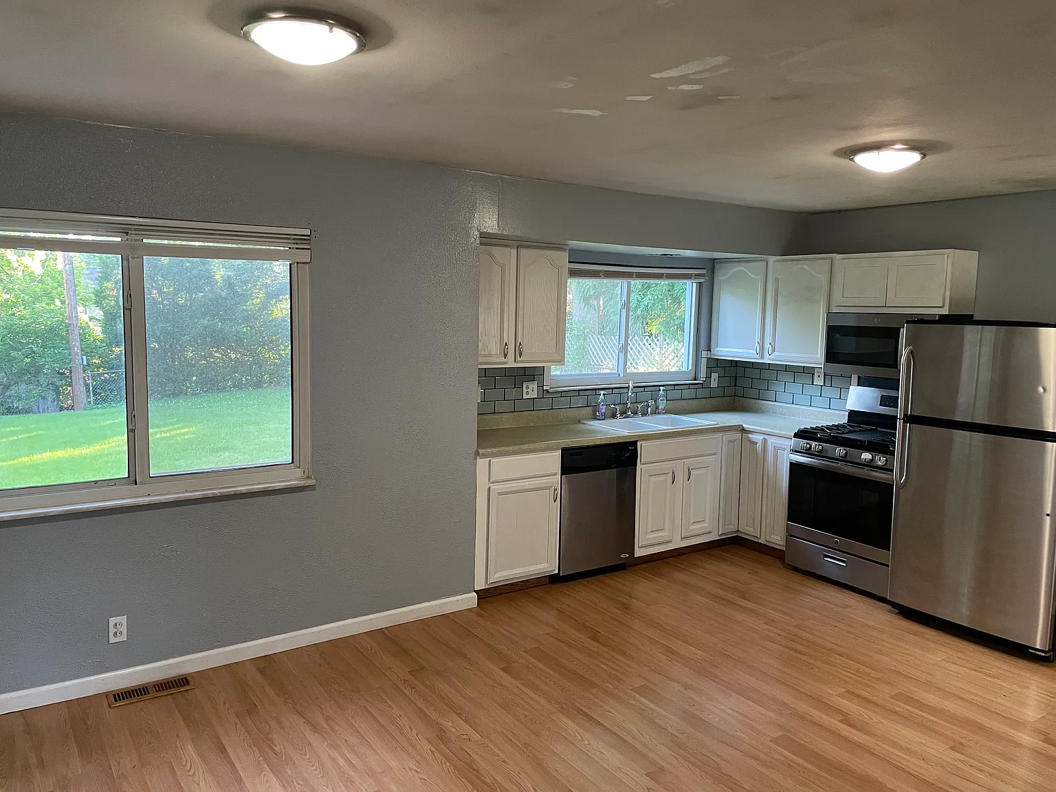 12411 Glenbush Dr — Photo 2