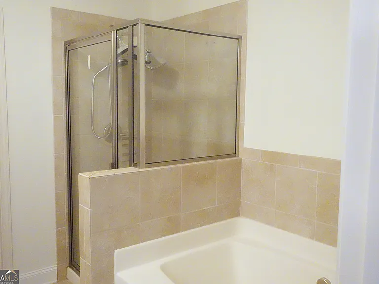 726 Garbrooke Dr — Photo 6