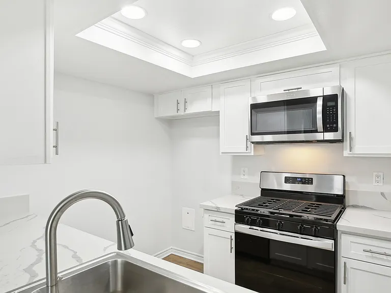 Olive Street Apartments — Photo 7