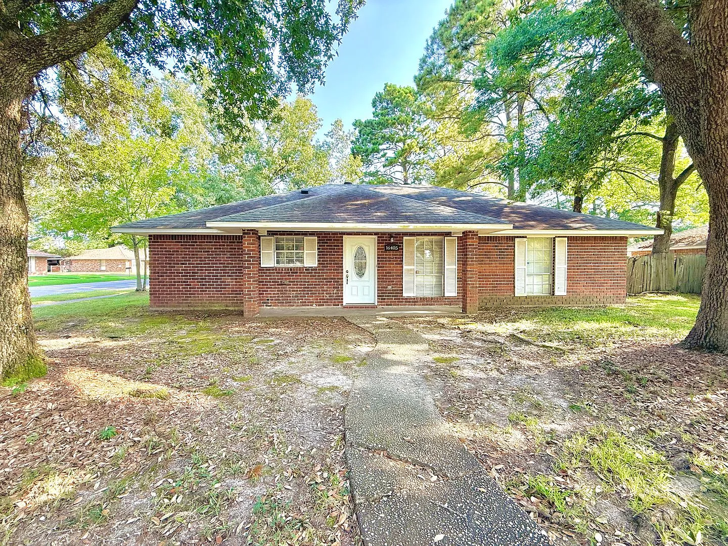 Spacious 4 Bedroom Home with Bonus Room in O'Neal Place — Photo 1