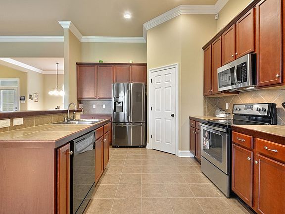 5th image of 13723 Cantebury Ave