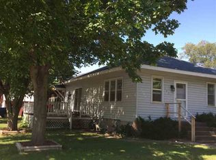 1021 S 7th St, Prairie Du Chien, WI 53821