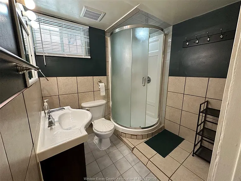 849 Dougall Ave #LOWER — Photo 7