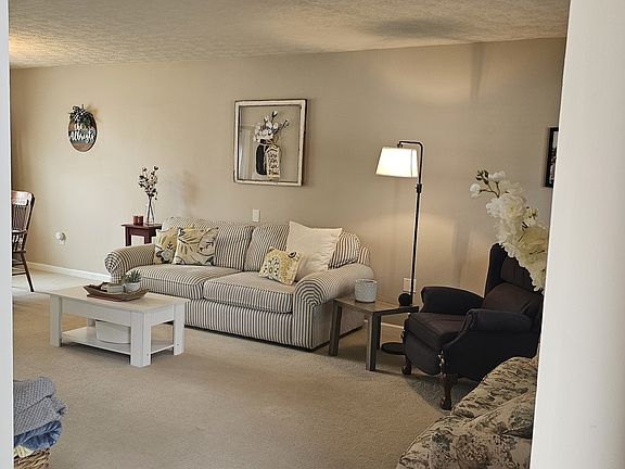 5th image of 203 Woodside Ct