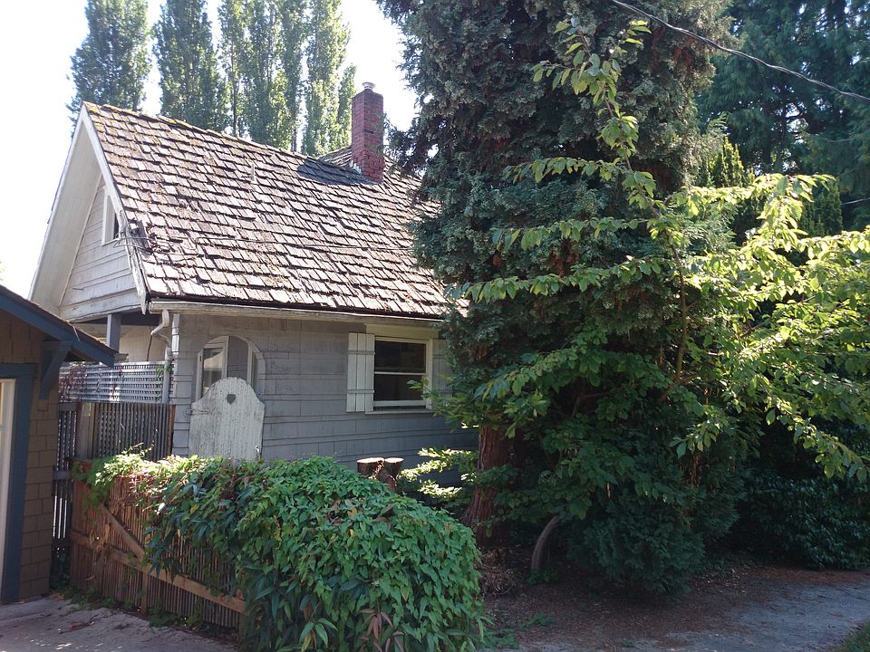 2nd image of 524 Wellington Ave