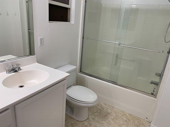 3rd image of 13982 Jockey Ln