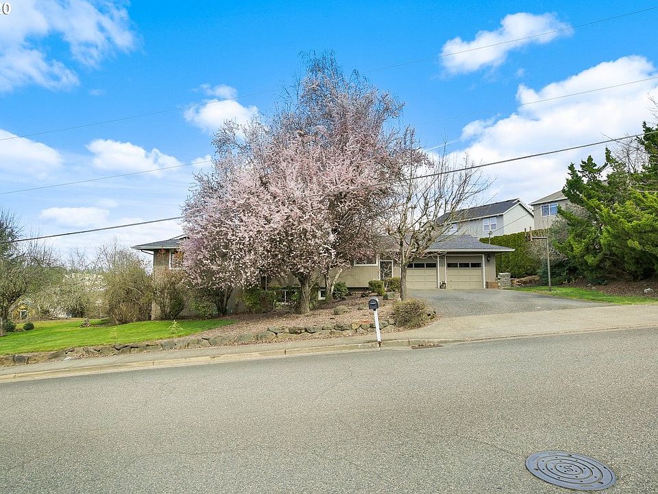2nd image of 15995 SW Roshak Rd