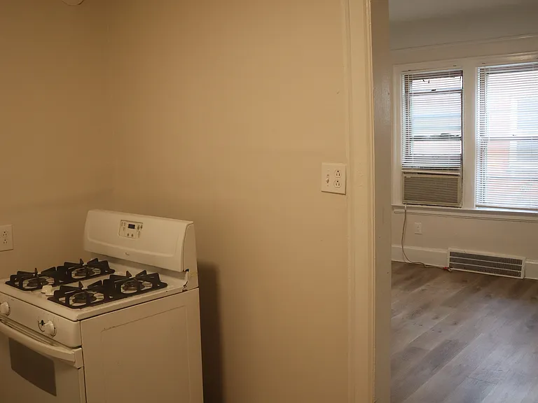 3010 Fullerton St — Photo 10