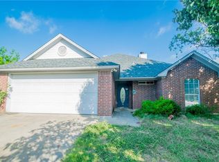 105 N Point Dr, Krum, TX 76249