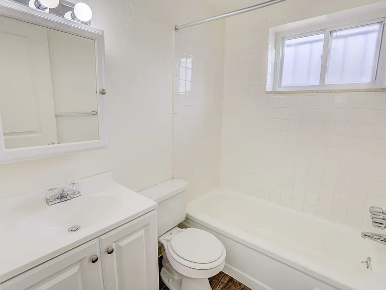 Allison Court Apartments — Photo 30