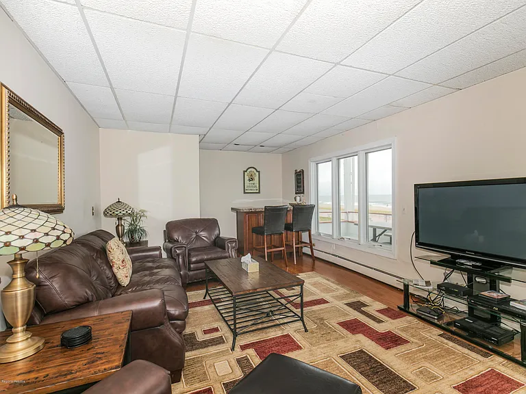 18 Ocean Ave — Photo 16