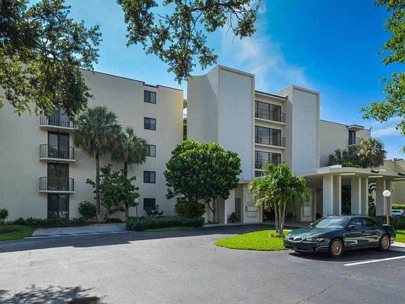 3rd image of 1202 S Lake Dr APT 204
