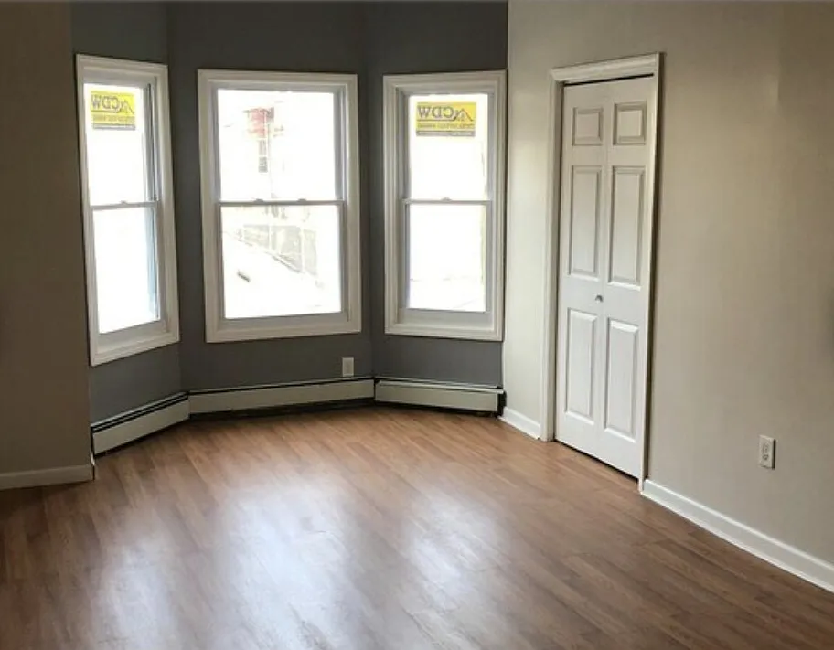 2 bed, 1000 sqft, $1,900 — Photo 2