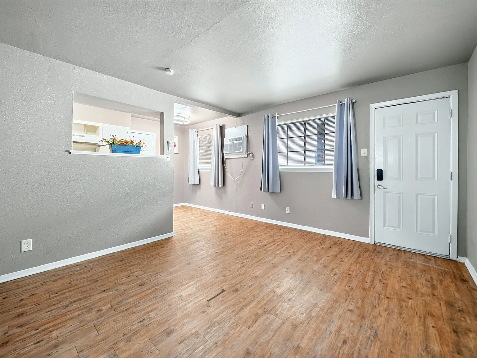 1 bed, 690 sqft, $1,000 — Photo 3