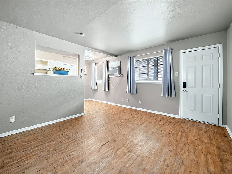 1417 Bennett Ave #G — Photo 3