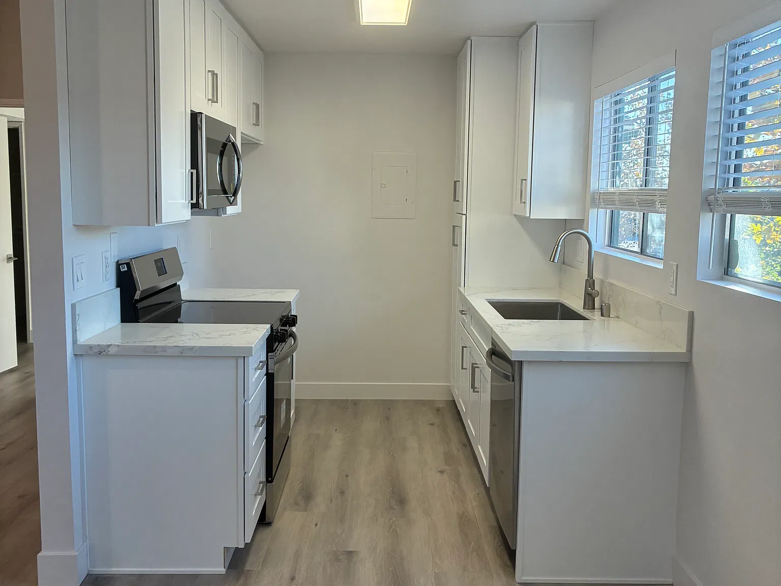 1 bed, 685 sqft, $2,425 — Photo 2