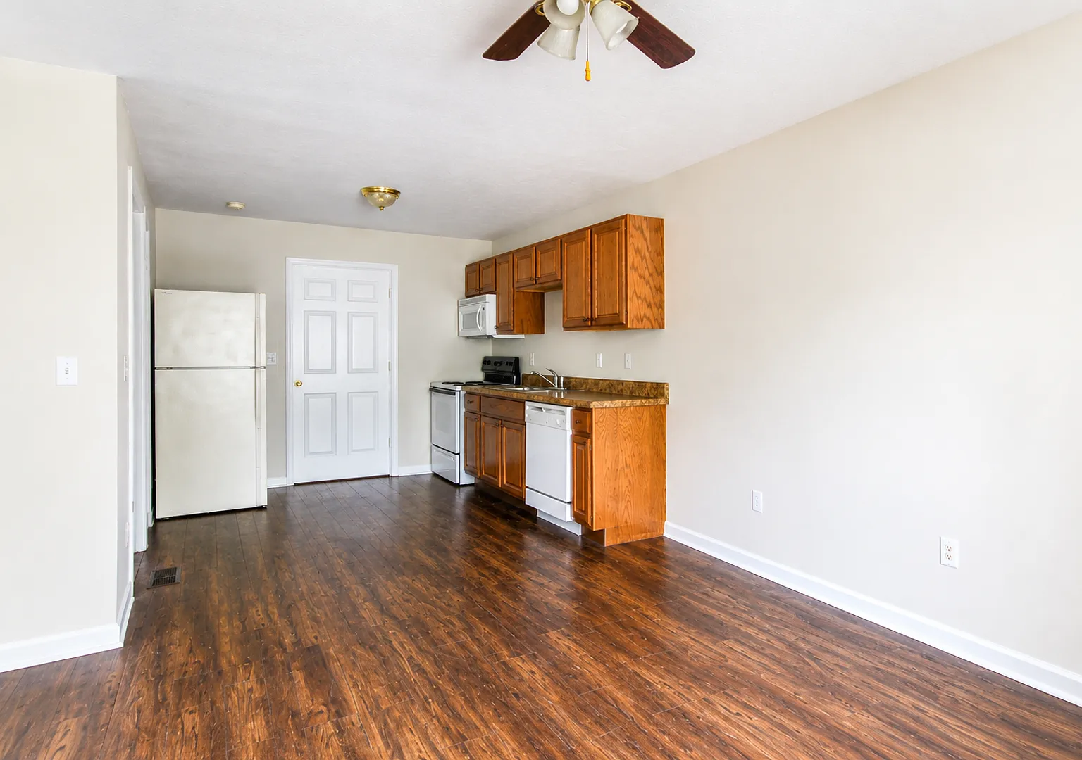 50 Lexington Court — Photo 2